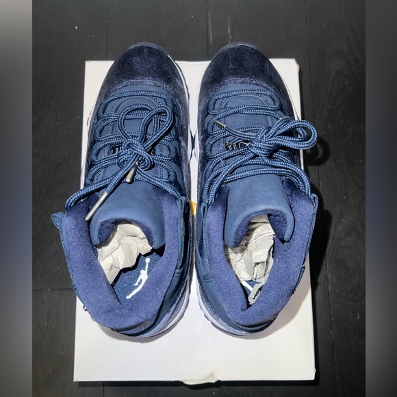 Women’s Air Jordan 11 Retro - Picture 7 of 7